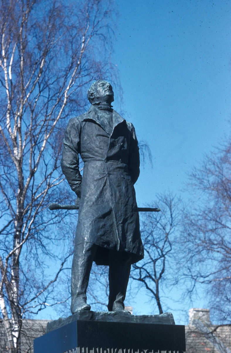 Skulptur av Henrik Wergeland.