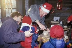 Julemarked 2001.Julenissens verksted
I Løkenstua, Østlandstu