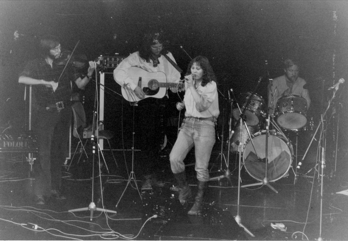 Folkrockgruppa Folque holder konsert i Arendal, 1978
