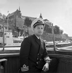 Serie. M/S "Rogaland" av Stavanger ligger til kai ved Akersh