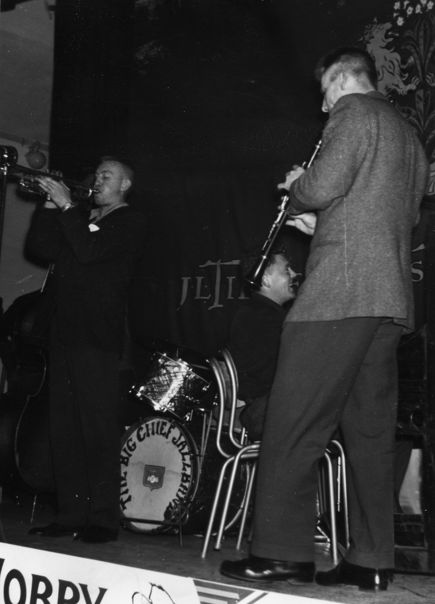Reklameshow for Tiedemann på en militærforlegning med "The Big Chief Jazzband" i 1957.