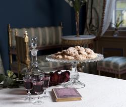 Punsj og makroner i Henrik Ibsens leilighet.