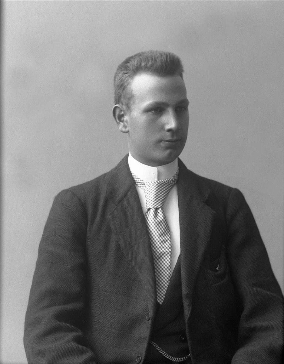 Portrett, skuespiller Sverre Dahl. Norsk Folkemuseum / DigitaltMuseum