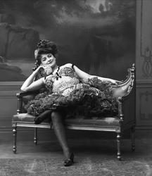 Portrett, danserinne. Mademoiselle Ydette-Jolie.25.5.1906