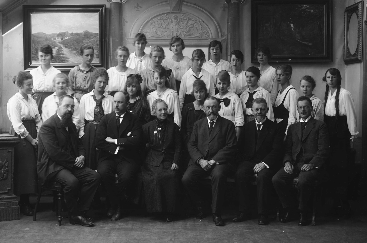 Gruppe, Kristiania Handelsgymnasium, klasse g, october 1918