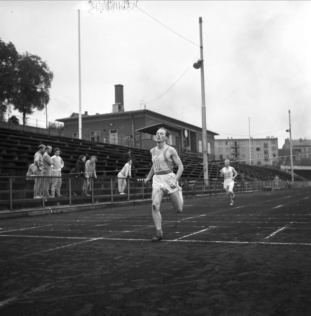 Idrettstevne, løp. Jordal, Oslo september 1953.