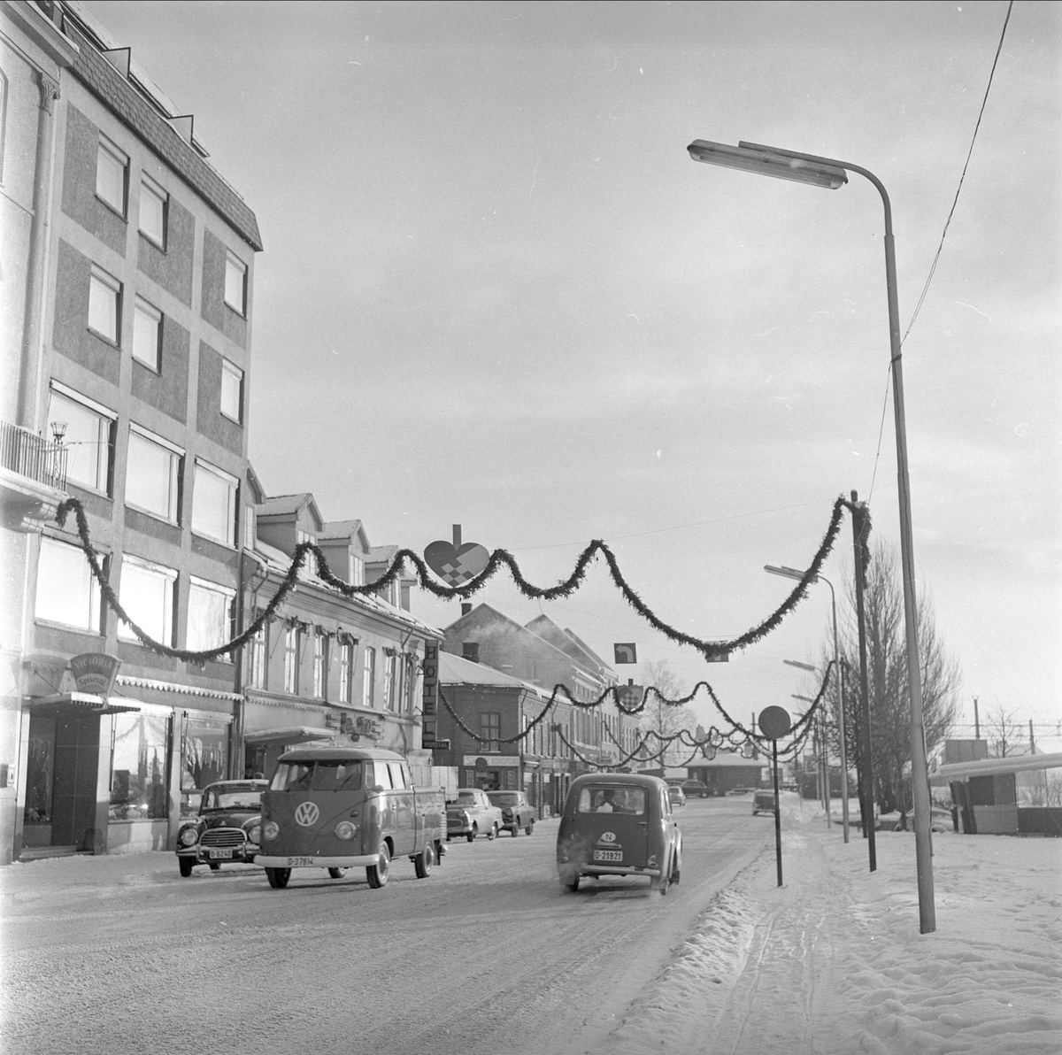 Julegate i Hamar, desember 1961. Strandgata med Sickelsgården.