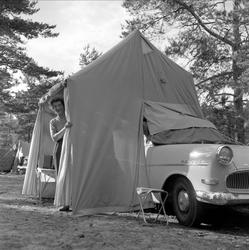 Bilen er en Opel Rekord årsmodell 1958-60.
Sjøsanden, Mandal