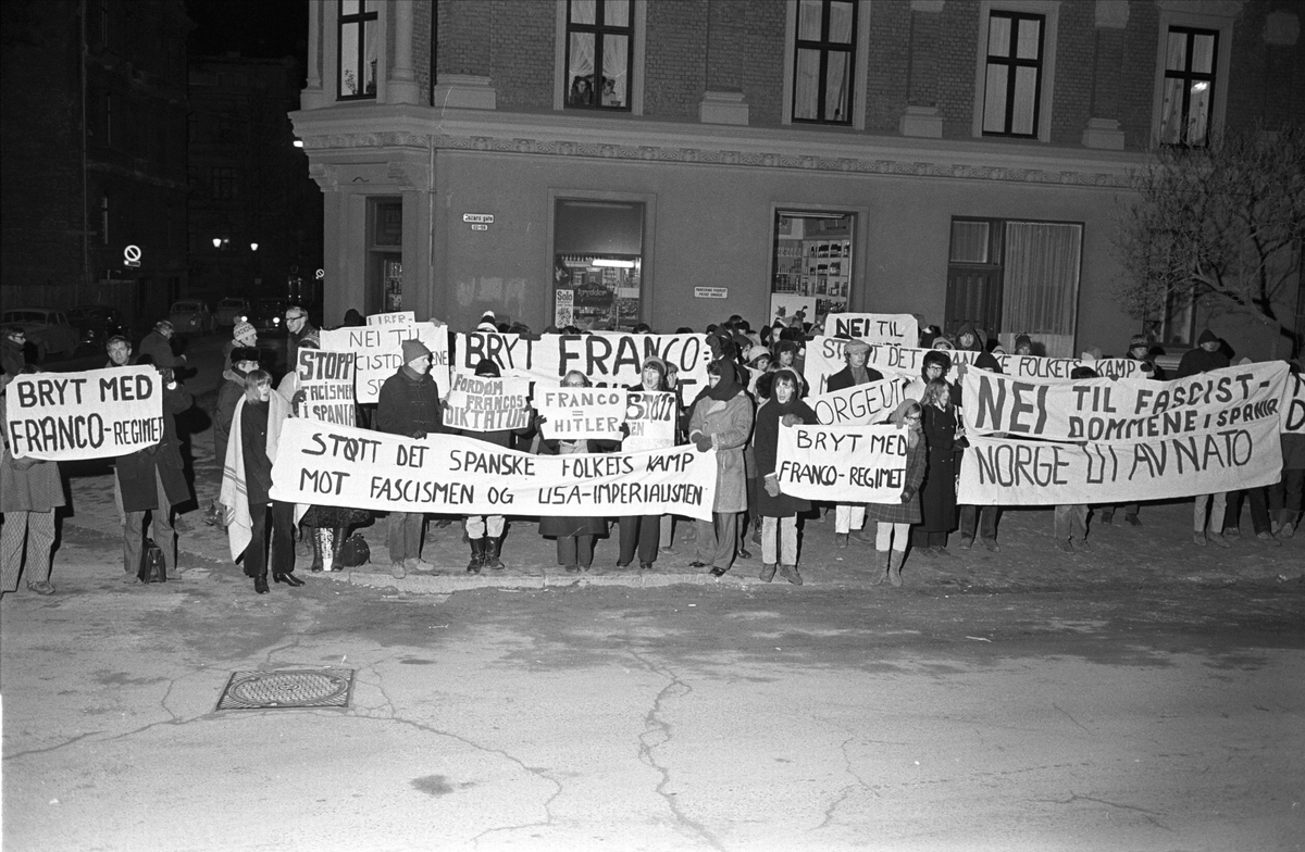 Oslo, 30.12.1970, demonstrasjon ved Den spanske Ambassade.