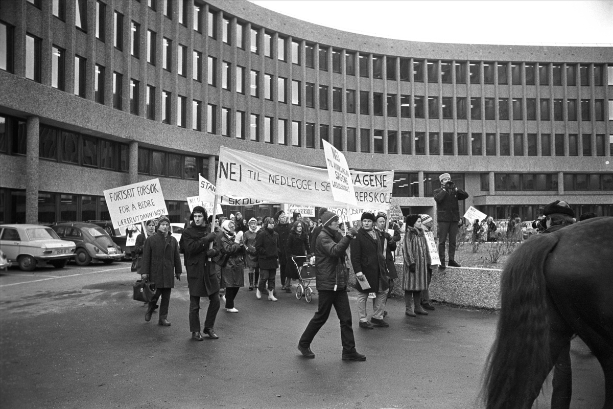 Oslo, 30.11.1970, demonstrasjon for bevaring av Sagene lærerskole.