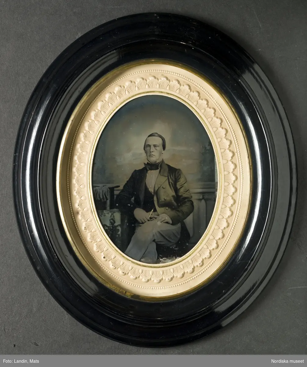 Porträtt, med. dr. G A Olander (1833-73), ca 1859-60. Ambrotyp. Nordiska museet inv.nr 208719.
