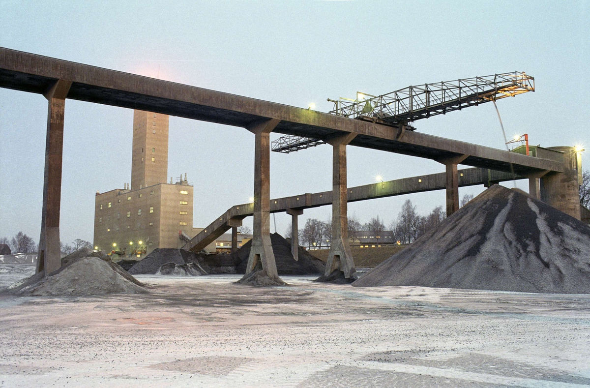 Gruvområdet med gruvlaven en tidig morgon, Dannemora gruvor, Uppland 1991
