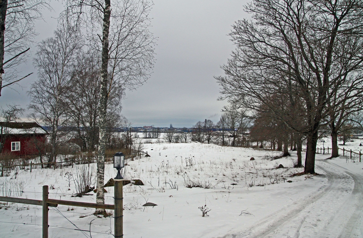 Säby, Danmarks socken, Uppland 2009. Bilden tagen mot väster från Säby gård