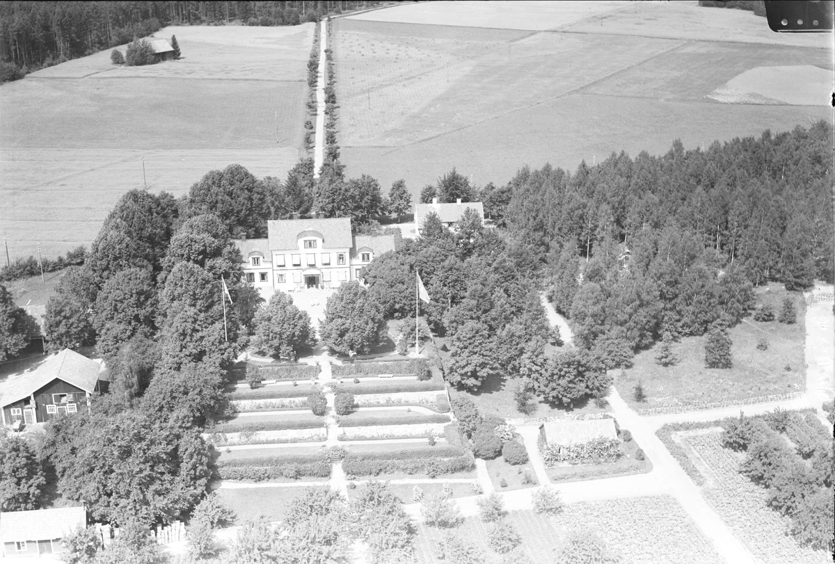 Flygfoto över Lindormsnäs gård, Lindormsnäs, Låssa socken, Uppland 1938