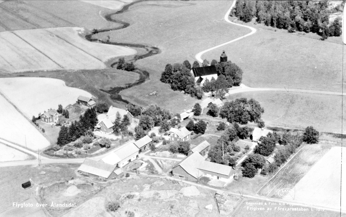 Flygfoto över Ålandsdal, Ålands socken, Uppland 1950