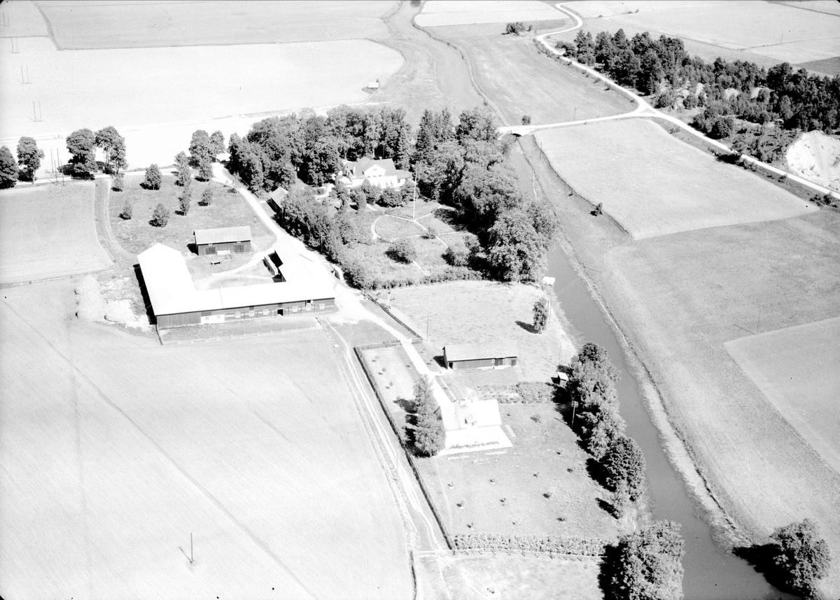 Flygfoto över Tierps prästgård, Tierps kyrkby, Tierps socken, Uppland 1947
