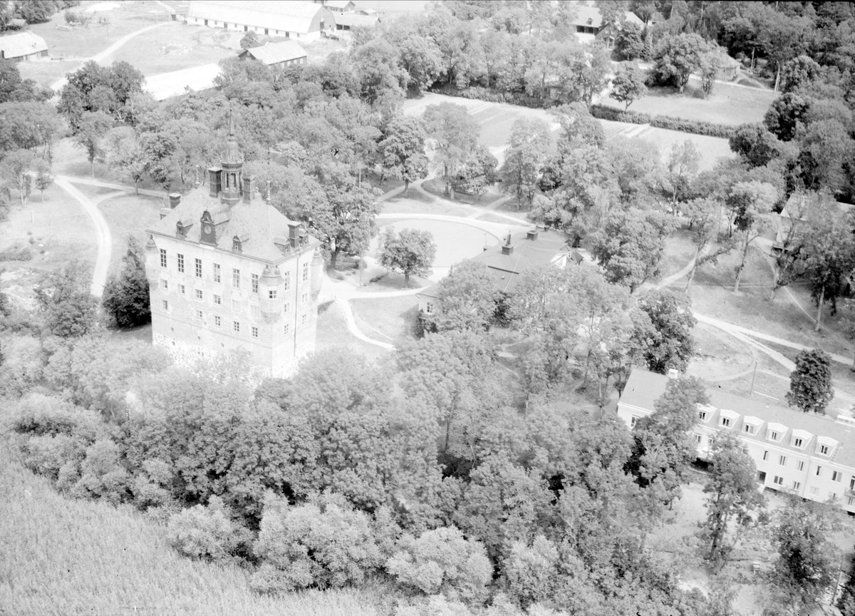 Flygfoto över Wiks slott, Vik, Balingsta socken, Uppland 1947