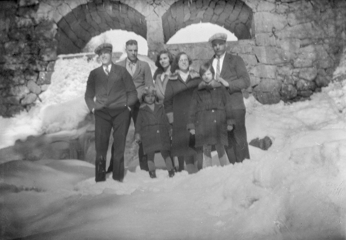 Gustav och Elis Sund med vänner, Ytterkvarn, Österunda socken, Uppland 1940 - 50-tal