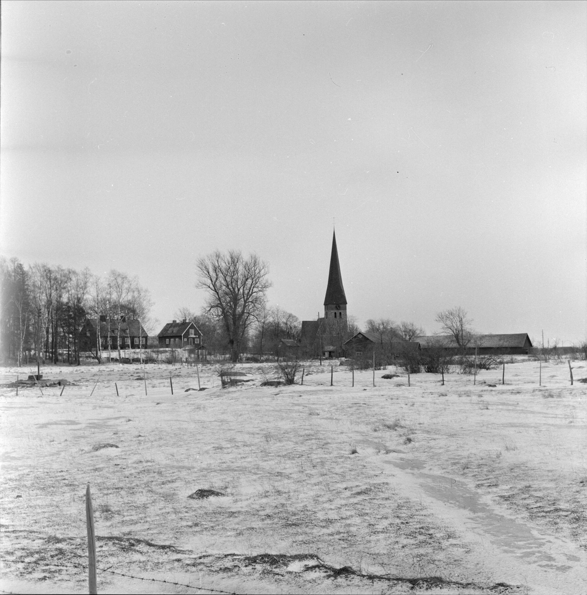 "Waksala vandring första gången" - vy över Vaksala kyrka, Uppsala 1965