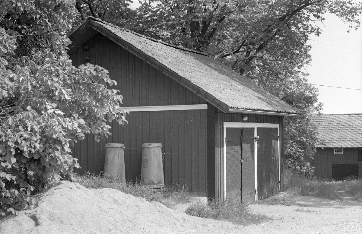 Garage, Berga 1:1 och 1:2, Berga, Danmarks socken, Uppland 1977