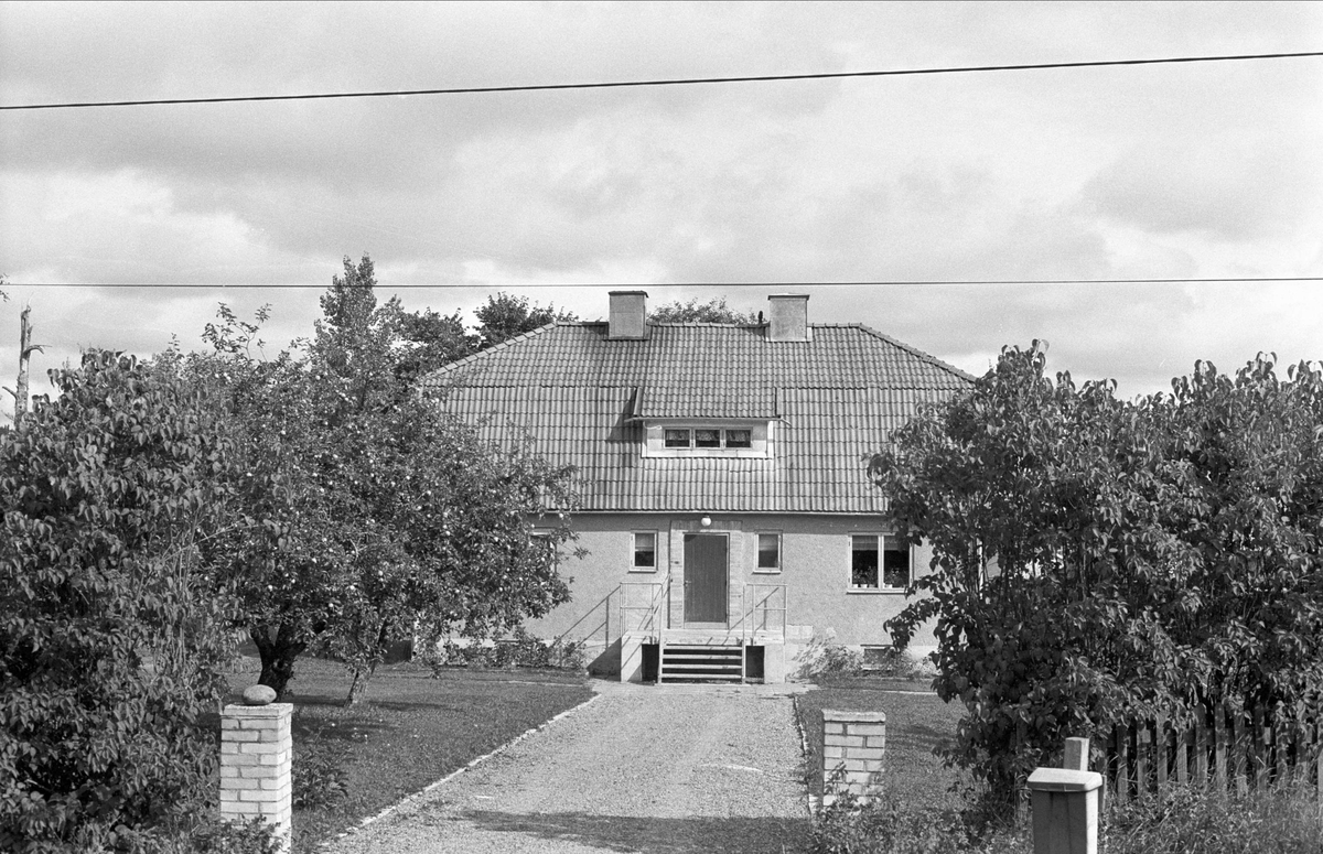 Bostadshus, Lill-Gåvsta, Gåvsta, Rasbo socken, Uppland 1982