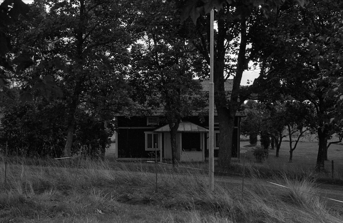 Bostadshus, Stiftelsen Trollängen, Morängen, Almunge socken, Uppland 1987