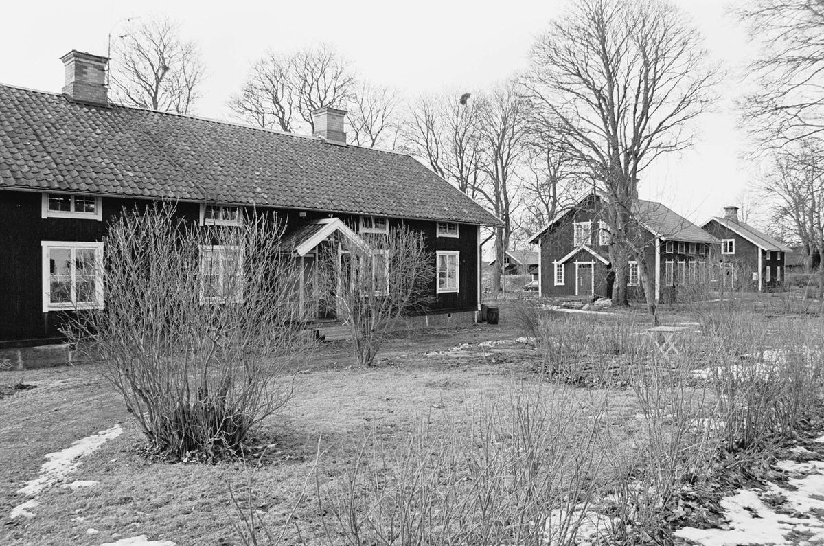 F d arbetarbostäder, "Paradiset" och "Uschlamitt", vid Bakre gatan, Ullfors bruk, Tierps socken, Uppland 2000