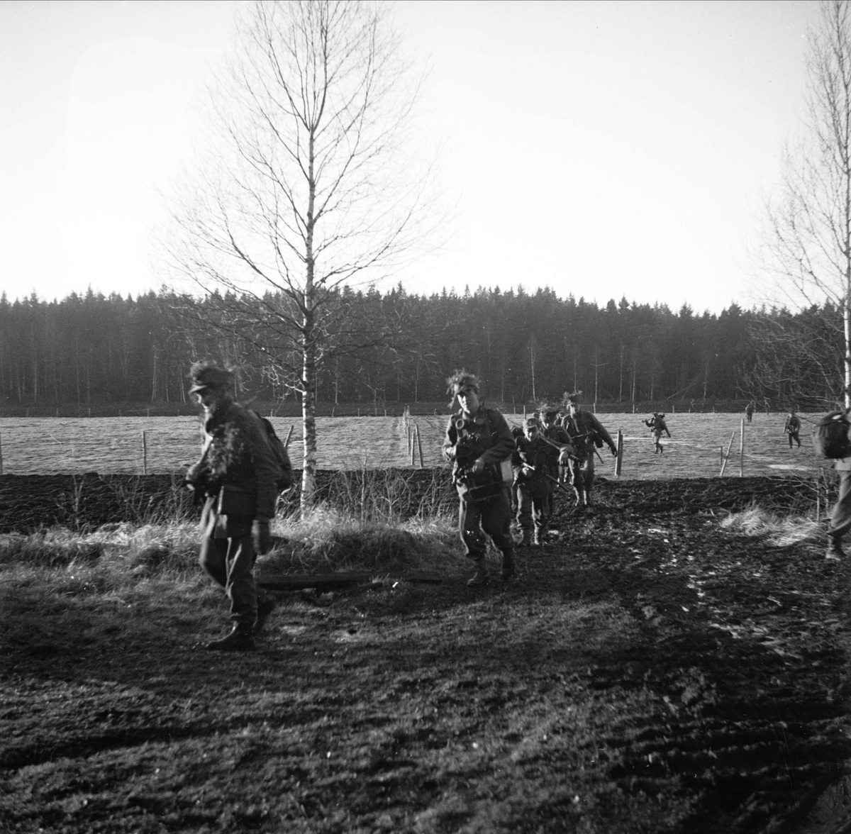 Soldater på manöver, Järva, Solna socken, Uppland sent 1940-tal