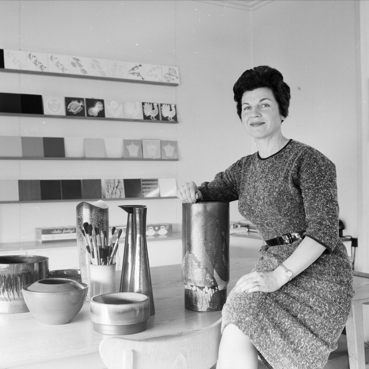 Konstnärinnan Ingrid Atterberg med keramik, Uppsala, februari 1962