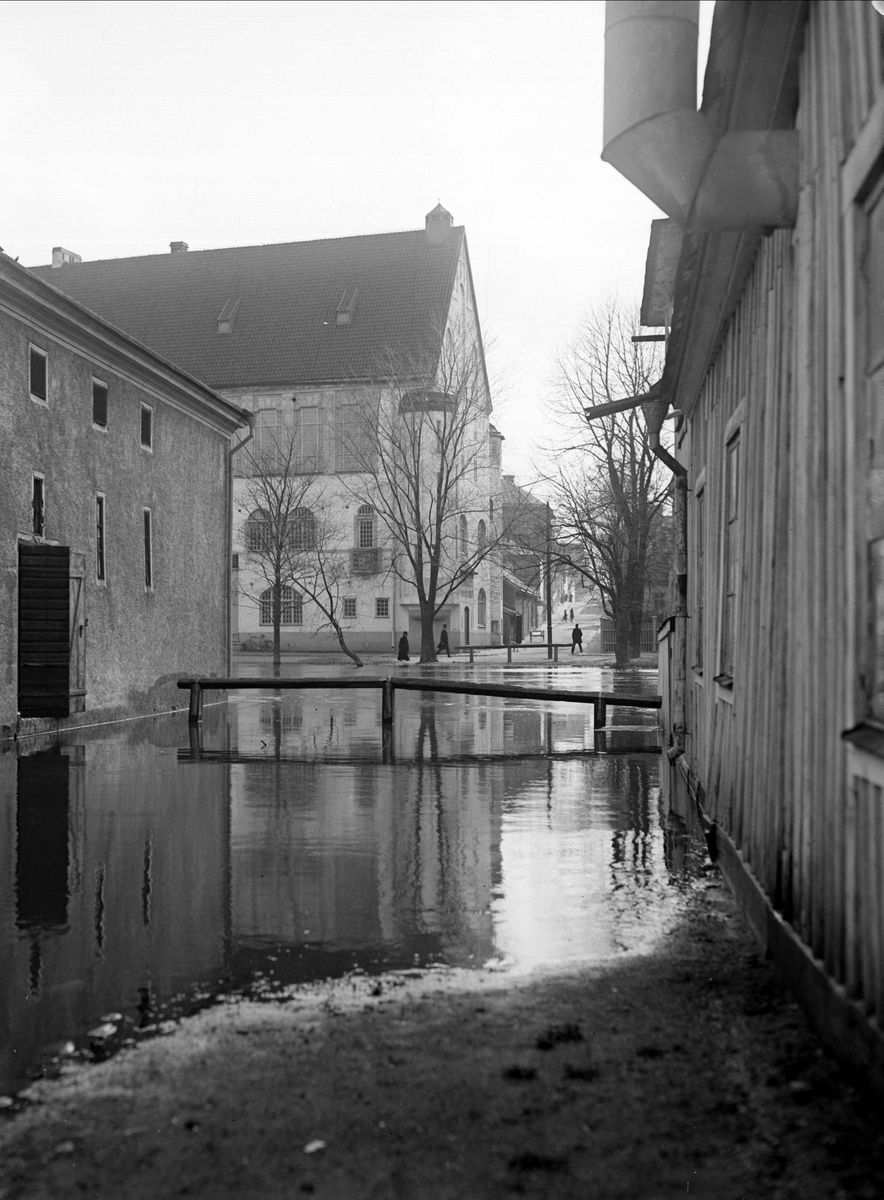 Fyrisån är översvämmad, Linnégatan, Uppsala maj 1922