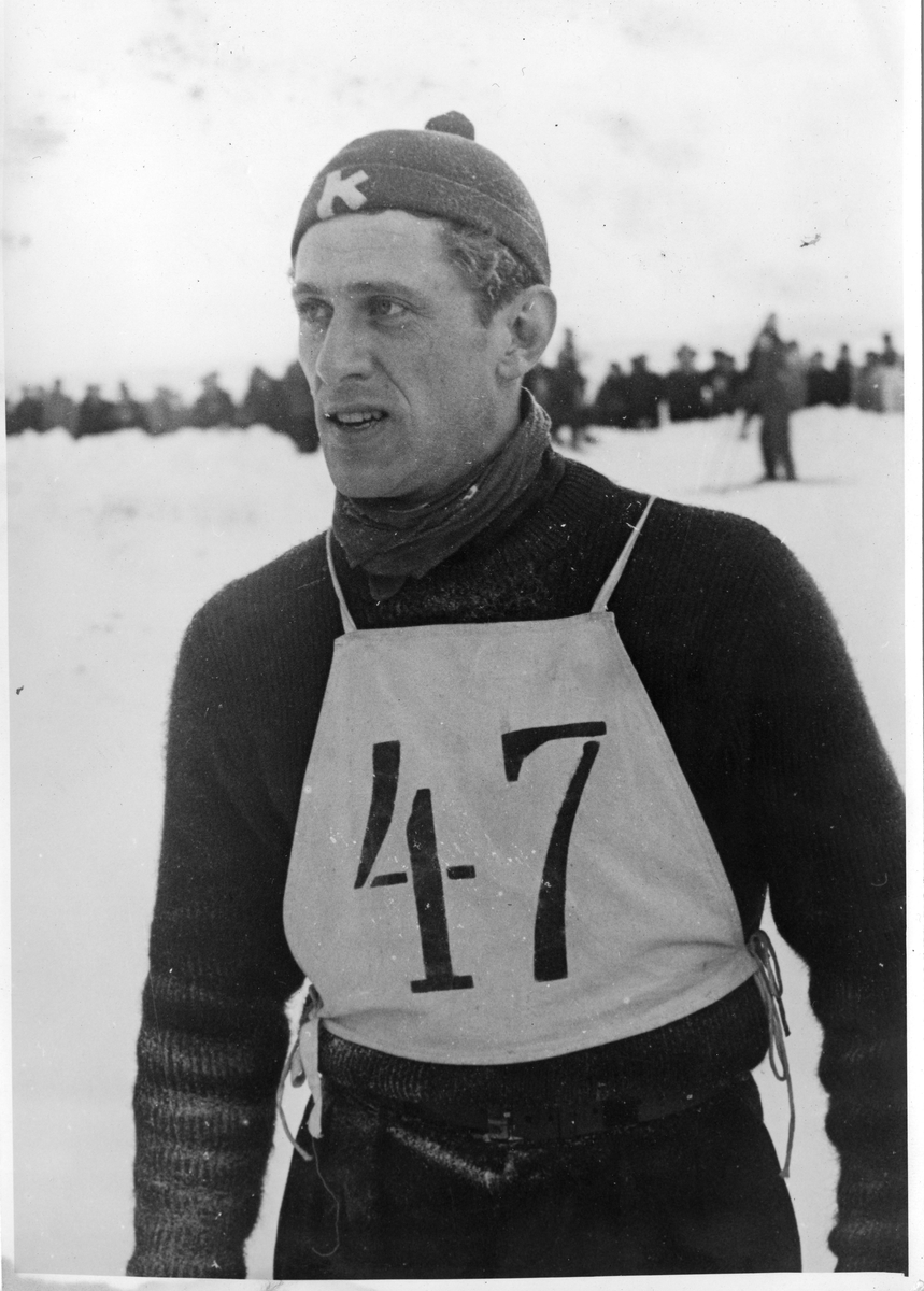 Petter Hugsted under NM på ski i Tistedalen 1947. Petter Hugsted in the National Championship in 1947.