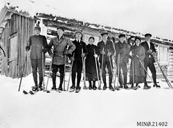 Ungdom på skitur på Storvorda - setra til Nordstu Olsberg