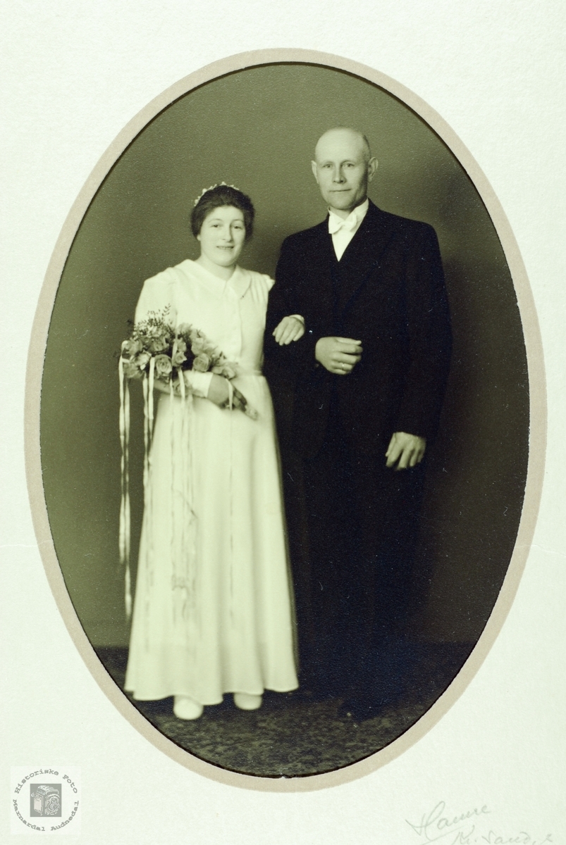 Brudebilde av Tomine Håland og Ola Bransdal. Audnedal.