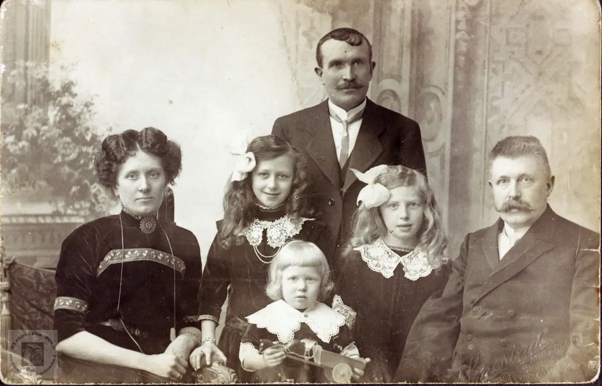 Familien Linnebo var mye på besøk på Smedsland. Grindheim Audnedal.