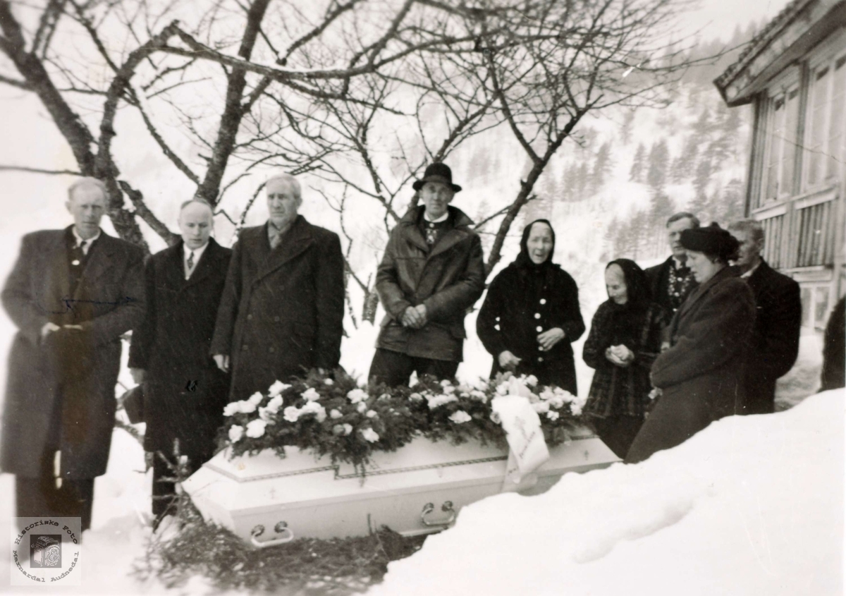 Begravelse til Anna R. Iveland. Konsmo Audnedal.
