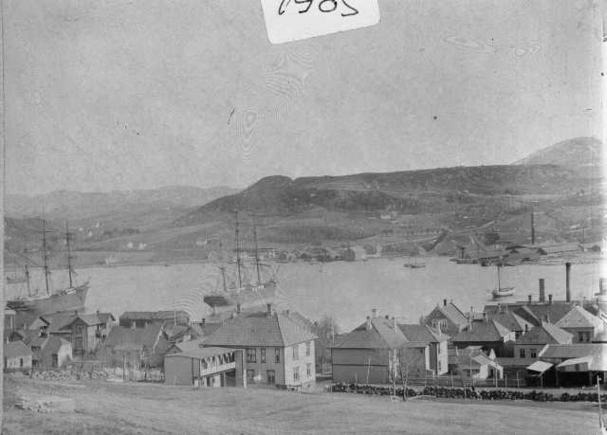 1905 - Sandnes sentrum, Gandsfjorden og Hana i bakgr. Skuter oppankret på fjorden