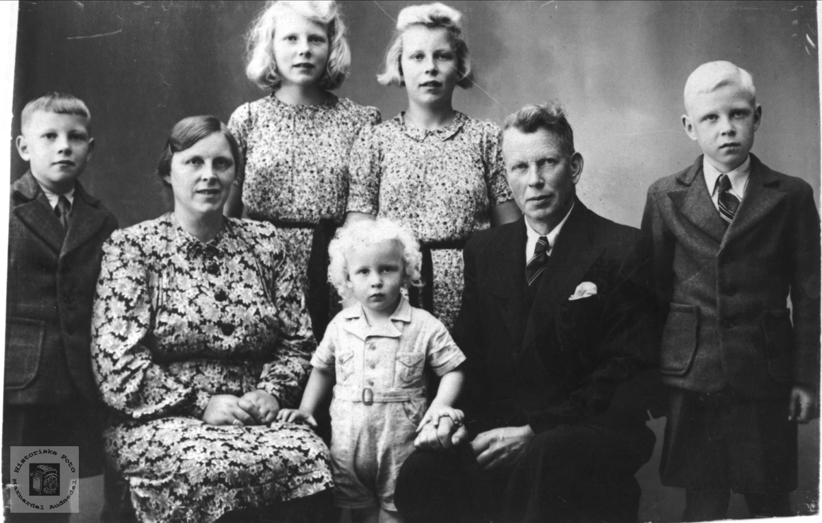 Familiegruppe fra Sløgedal, Øyslebø.
