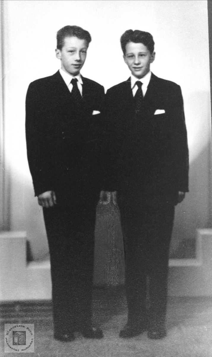 Konfirmantene Torgny og Sigurd Manneråk, Øyslebø.