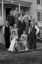 "Fra Eivind Kristofer dåpsselskap sommeren 1953. Åsmund og b