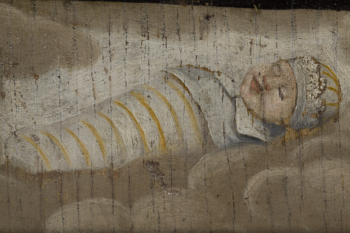 Fra katalogkort:
"Bildet ved innkomsten delvis dekket av sort maling. Behandlet i 1923 av malerikonservator G. Gotaas. Baksiden av platen har vært benyttet som hakkefjel. Rammen delvis fornyet og nå også oppmalt med sort limfarge. Bildet har opprinnelig vært innpasset i større dekorativ ramme. Ukj. opprinnelse og maler, likeså familie, må stamme fra tiden omkring 1650. Adam van Breen sies å ha oppholdt seg i Christiania 1629-42. (Østby: Norsk portretter). 
Sml. epitafium av viseadmiral Jørgen Bjørnsen m.fam. i Holmen k.
Sml. epitafium av Ole Torgersen, prest til Bjørnå, ca. 1637-79, med hustru og 8 barn; særlig pikene har stor likhet. (Roan k.).
Jfr. Grevenor: Norsk malerkunst, s. 175: Adam van Breen?
NF Årsberetning 1923-24."