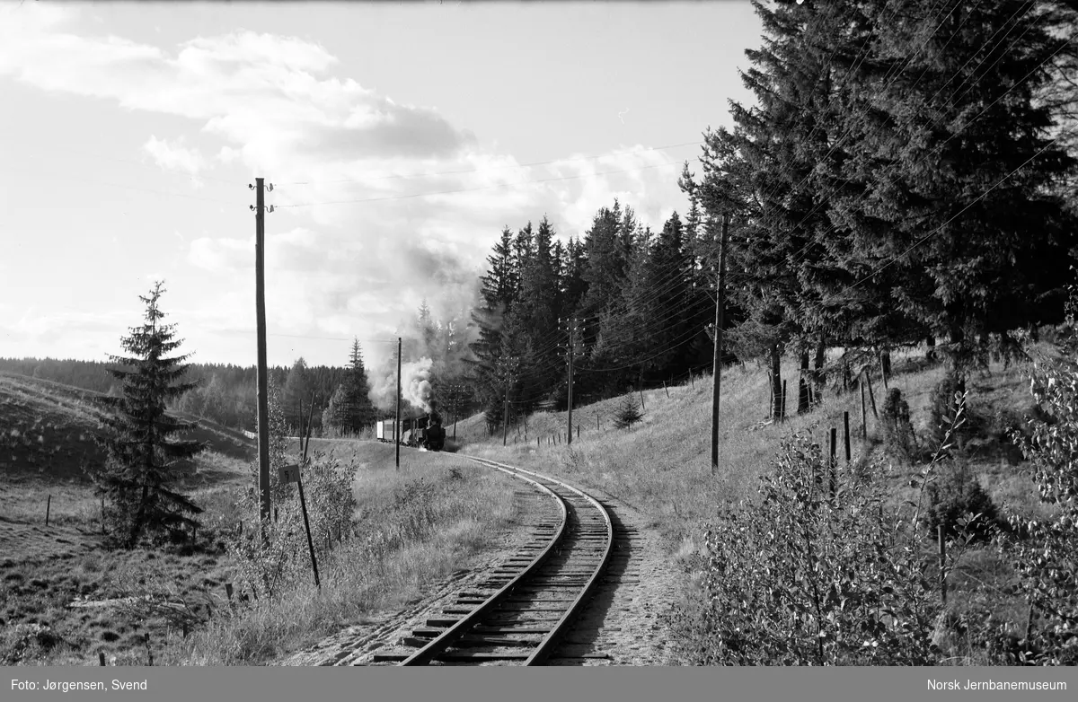 Tog på vei opp Sætrabakken ved km 3 mellom Sørumsand og Kvevli