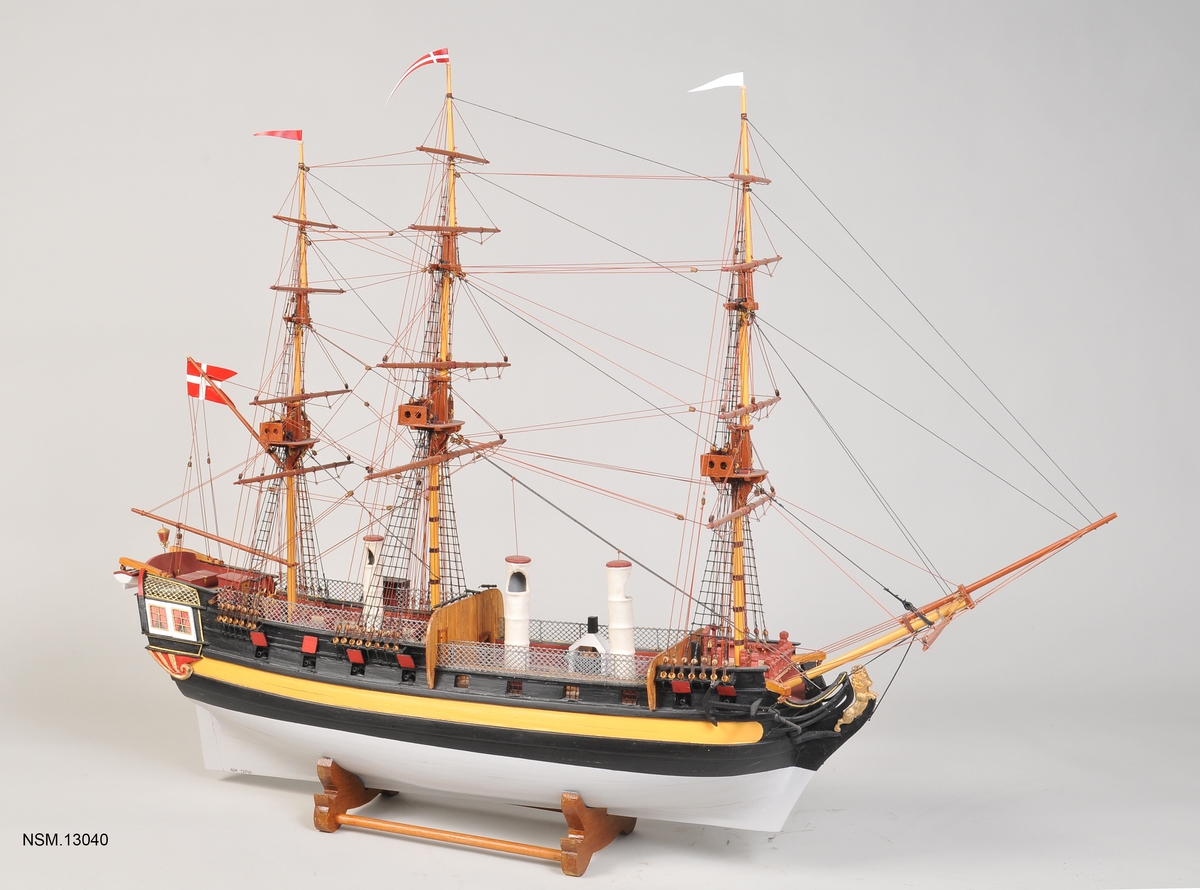 Modell  uten seil som viser fartøyet rigget for slavefarten.