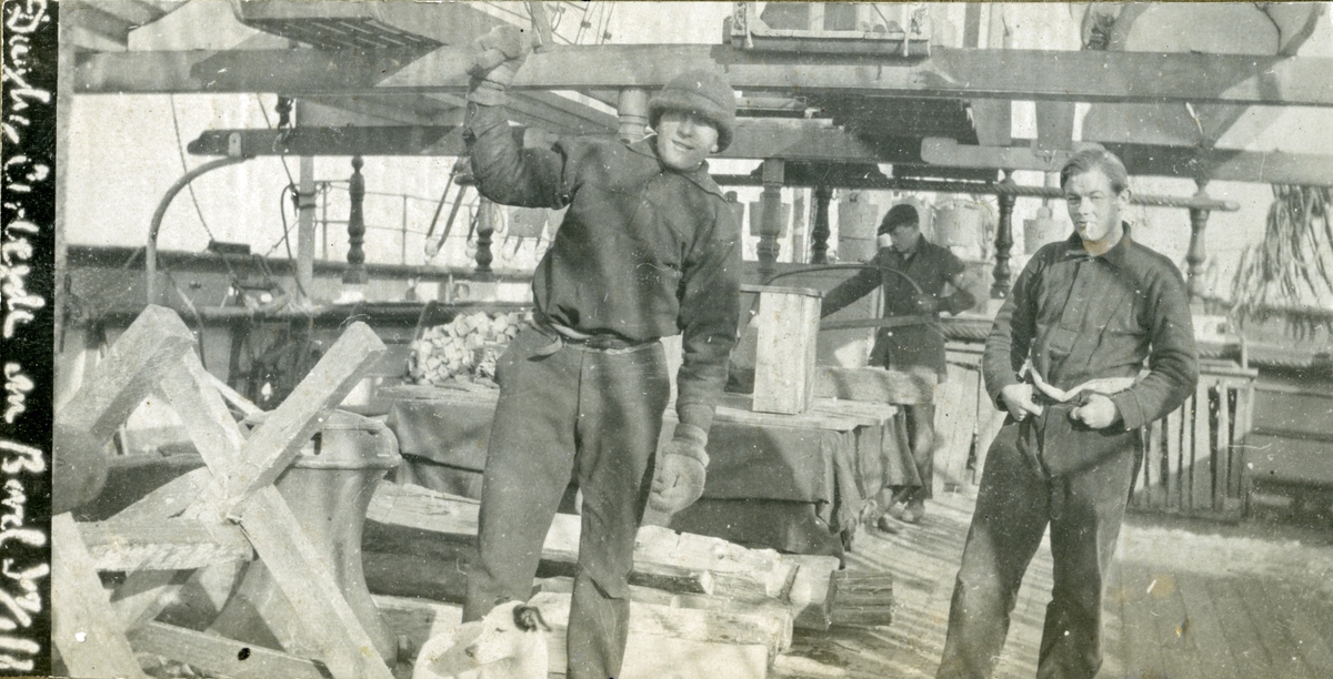 Tømring ombord i Bark 'Ingrid'(b. 1877, Birrell, Stenhouse & Co., Dumbarton).
