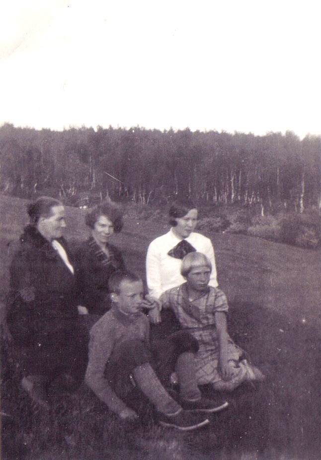 Samling fotografier etter Olga Beldo f. Eliassen