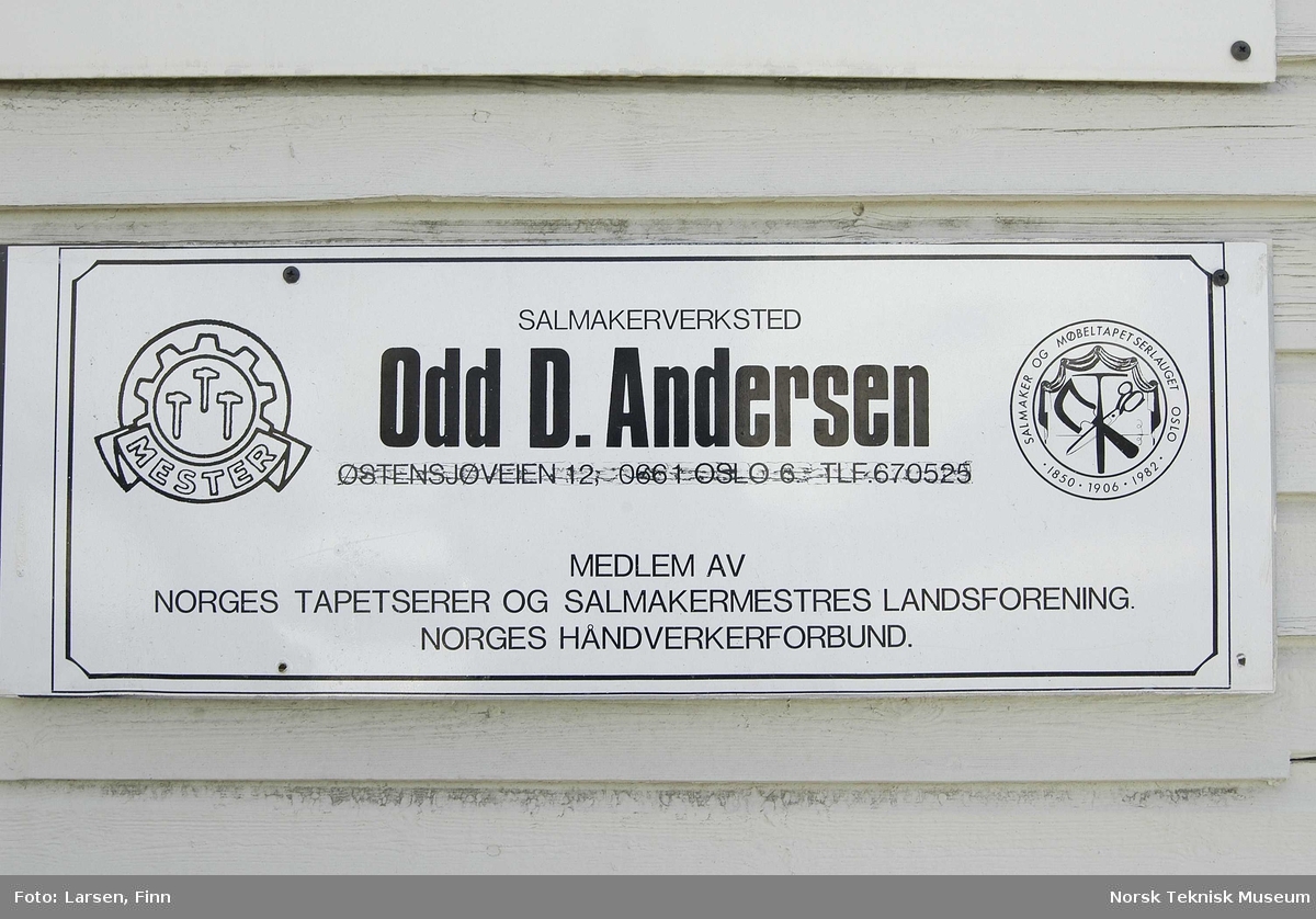 Salmakerverksted Odd Dagfinn Andersen og sønn, vogn- og bilsalmaker, Brobekkveien 64, Oslo, skilt
