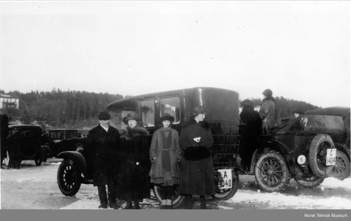 Oppstilling av biler, omkring 1915