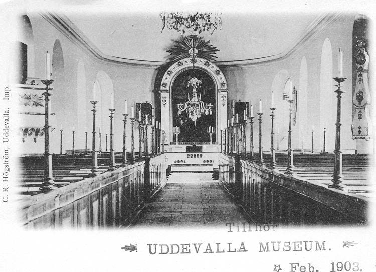 Tryckt text på bilden: "Uddevalla kyrkan, det inre. " 

"C. R. Högström, Uddevalla."