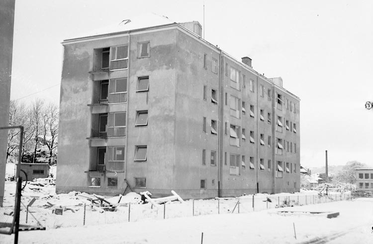 Enligt notering: "Byggnadsarbete Vidingsborg Febr 1950".
Windingsborg 16, Walkeskroken 7. Till höger skymtar Idrottshallen.
