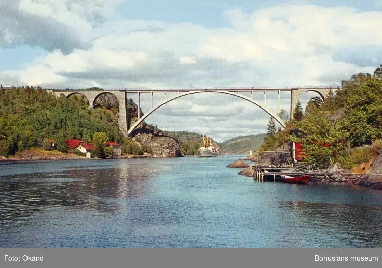Tryckt text på kortet: "Svinesundsbron. Nord- Europas högsta bro, höjd 67 m.ö.h.".
"Förlag: Firma. H. Lindenhag, Göteborg".