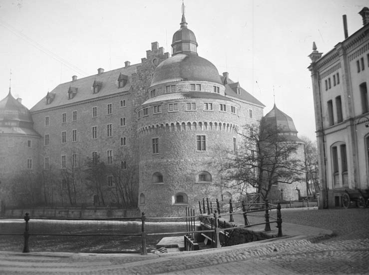 Enligt text som medföljde bilden: "Örebro. Slottet."